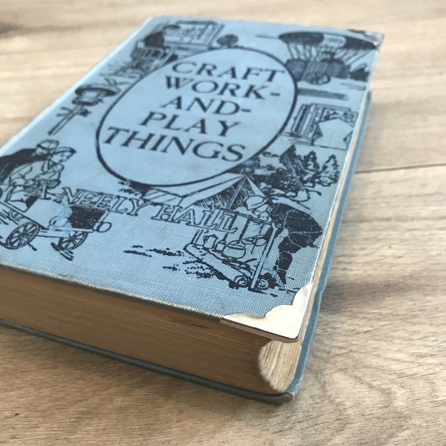 100 Book Corner Protectors - Silver / Gold coloured - 22 x 22 x 4.5mm